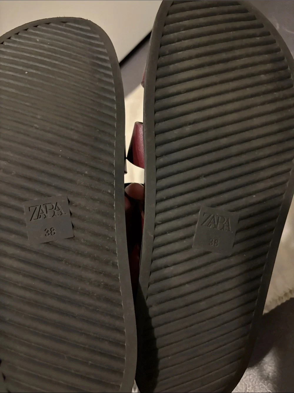 Zara Burgundy Red Flat Sandals with Leather Straps - Picture 3 of 4
